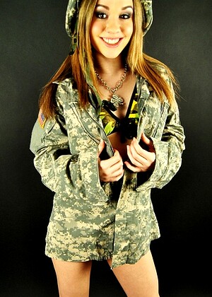 Hotmilitarygirls Model