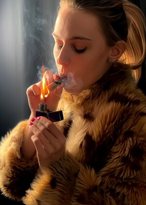 Women Who Smoke